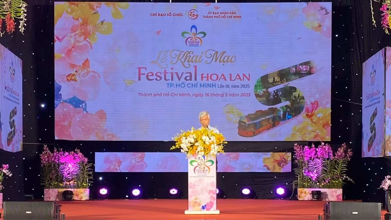 Ông Võ Văn Hoan-Phó Chủ tịch Ủy ban nhân dân Thành phố Hồ Chí Minh phát biểu tại buổi lễ Khai mạc Festival Hoa lan lần 3/2025.