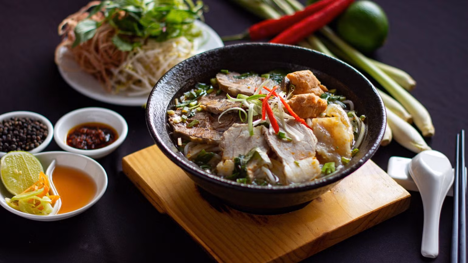 Phở bò sẽ được Khách sạn Kim Đô đưa vào phục vụ du khách trong dịp lễ 30/4. Phở bò sẽ được Khách sạn Kim Đô đưa vào phục vụ du khách trong dịp lễ 30/4.