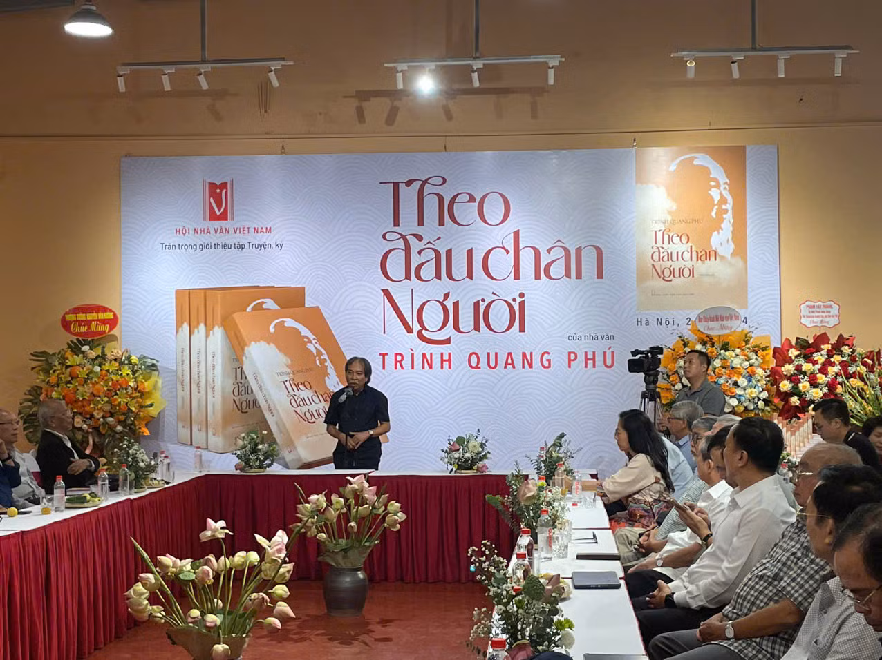 Chủ tịch Hội Nhà văn Việt Nam Nguyễn Quang Thiều phát biểu. Chủ tịch Hội Nhà văn Việt Nam Nguyễn Quang Thiều phát biểu.