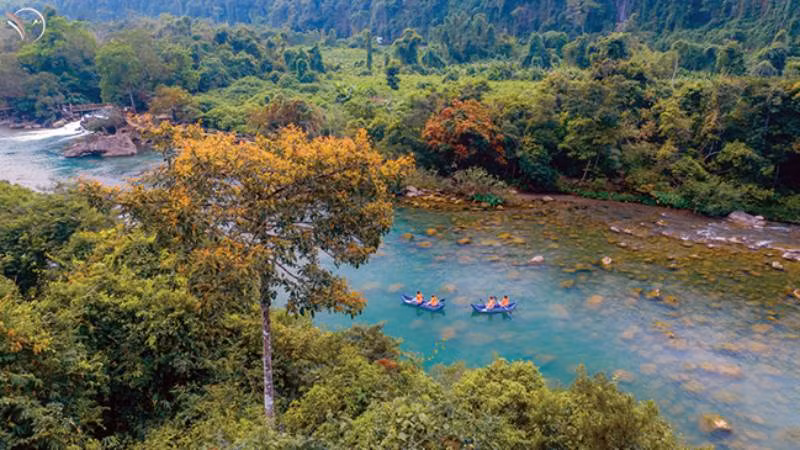 Du khách trải nghiệm chèo thuyền kayak trên nhiều hệ thống sông, suối ở Vườn quốc gia Phong Nha-Kẻ Bàng. (Ảnh: PN) Du khách trải nghiệm chèo thuyền kayak trên nhiều hệ thống sông, suối ở Vườn quốc gia Phong Nha-Kẻ Bàng. (Ảnh: PN)