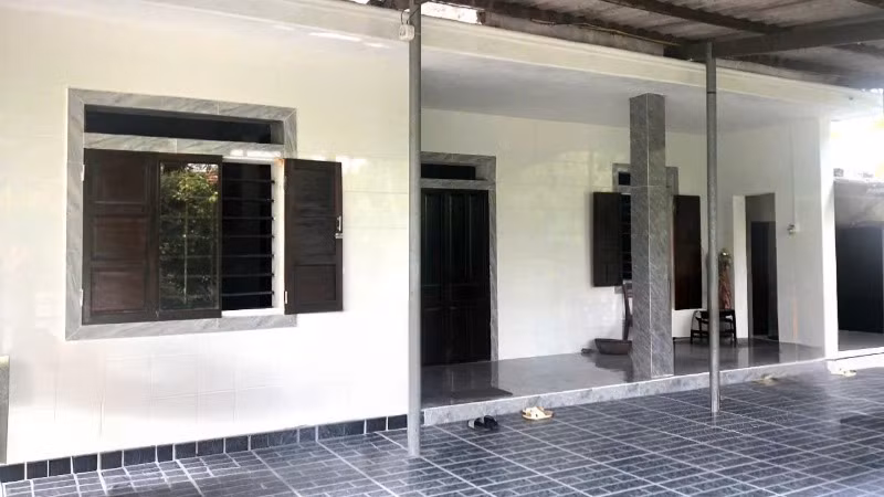 Một ngôi nhà vừa hoàn thành sửa chữa, bảo đảm nơi ăn ở khang trang, ổn định cho người dân.