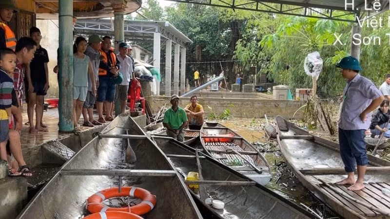 Sân ngôi nhà nơi xảy ra vụ 2 bé trai đuối nước thương tâm.