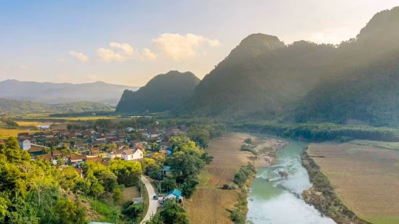 Một góc Làng du lịch Tân Hóa.