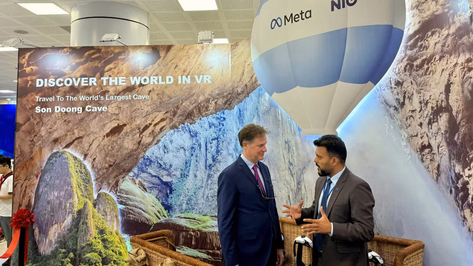 Chủ tịch đối ngoại toàn cầu của Tập đoàn Meta Nick Clegg đánh giá cao tour thực tế ảo Sơn Đoòng.