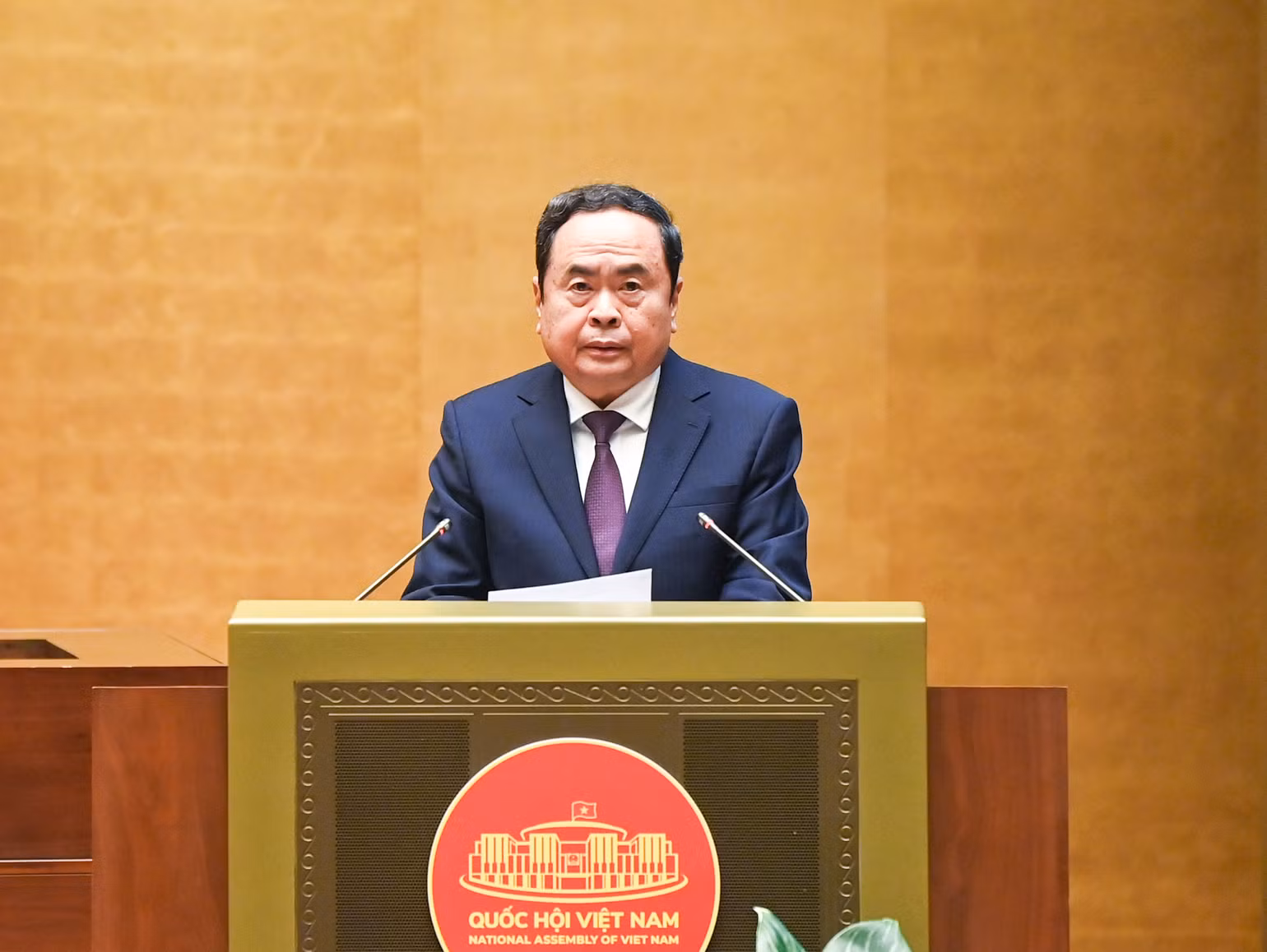 Chủ tịch Quốc hội Trần Thanh Mẫn trình bày chủ trương, giải pháp về thể chế pháp luật để đột phá phát triển khoa học, công nghệ, đổi mới, sáng tạo và chuyển đổi số quốc gia. (Ảnh Duy Linh)