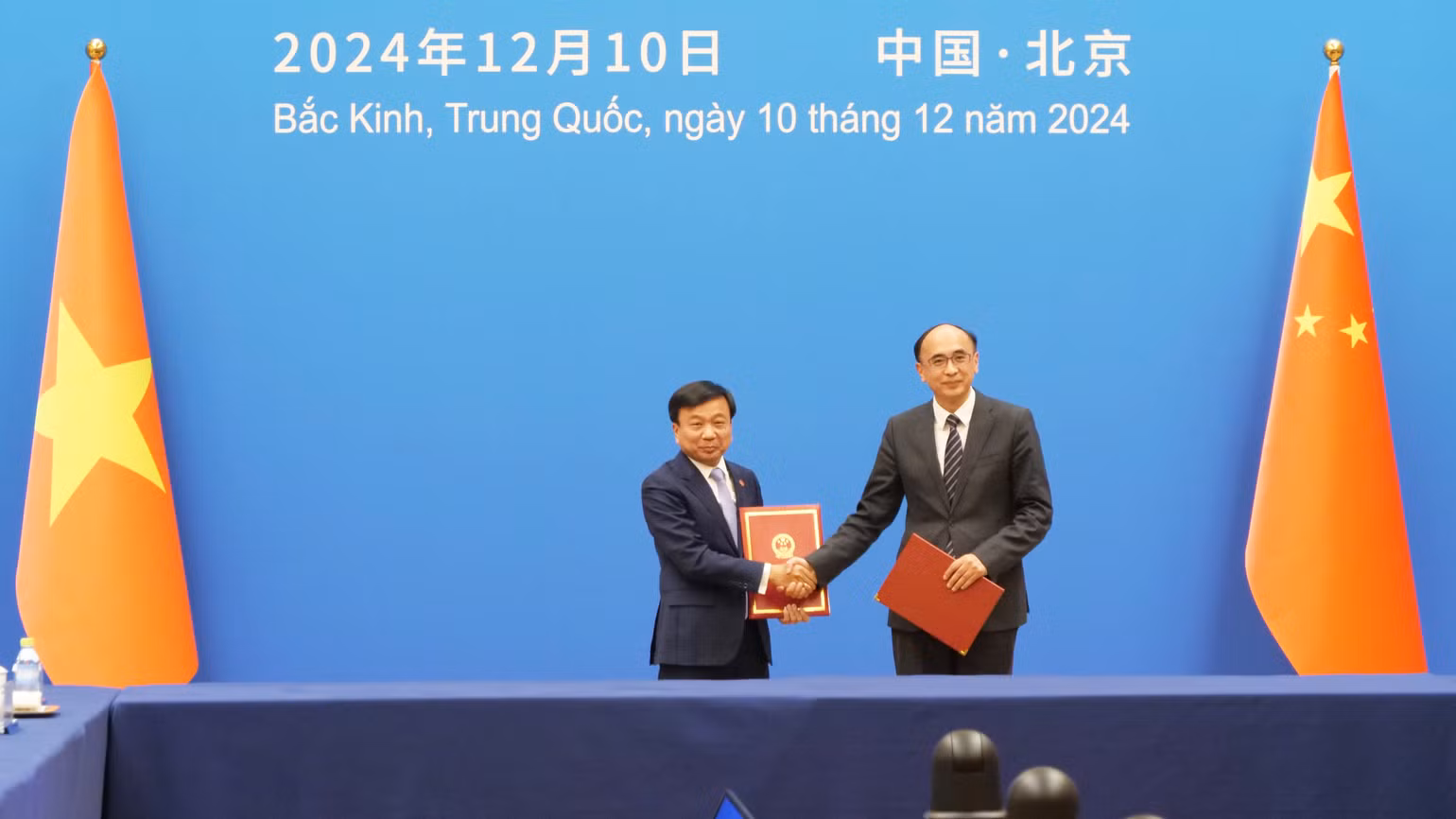 Thỏa thuận giữa hai Chính phủ về hợp tác xây dựng 3 tuyến đường sắt khổ tiêu chuẩn.