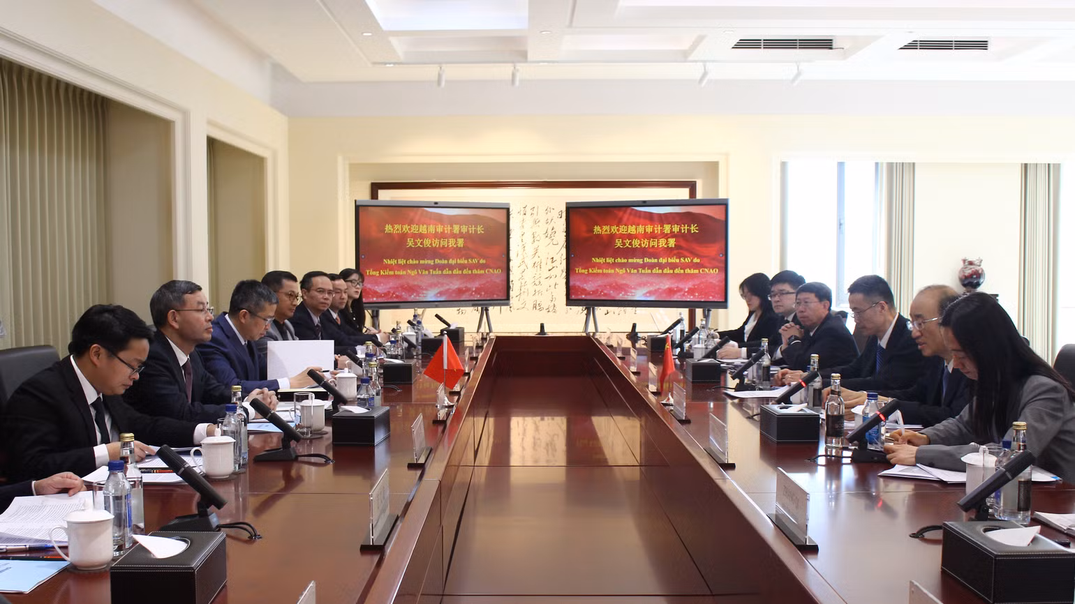 Quang cảnh hội đàm giữa Tổng Kiểm toán nhà nước Việt Nam và Trung Quốc. Quang cảnh hội đàm giữa Tổng Kiểm toán nhà nước Việt Nam và Trung Quốc.