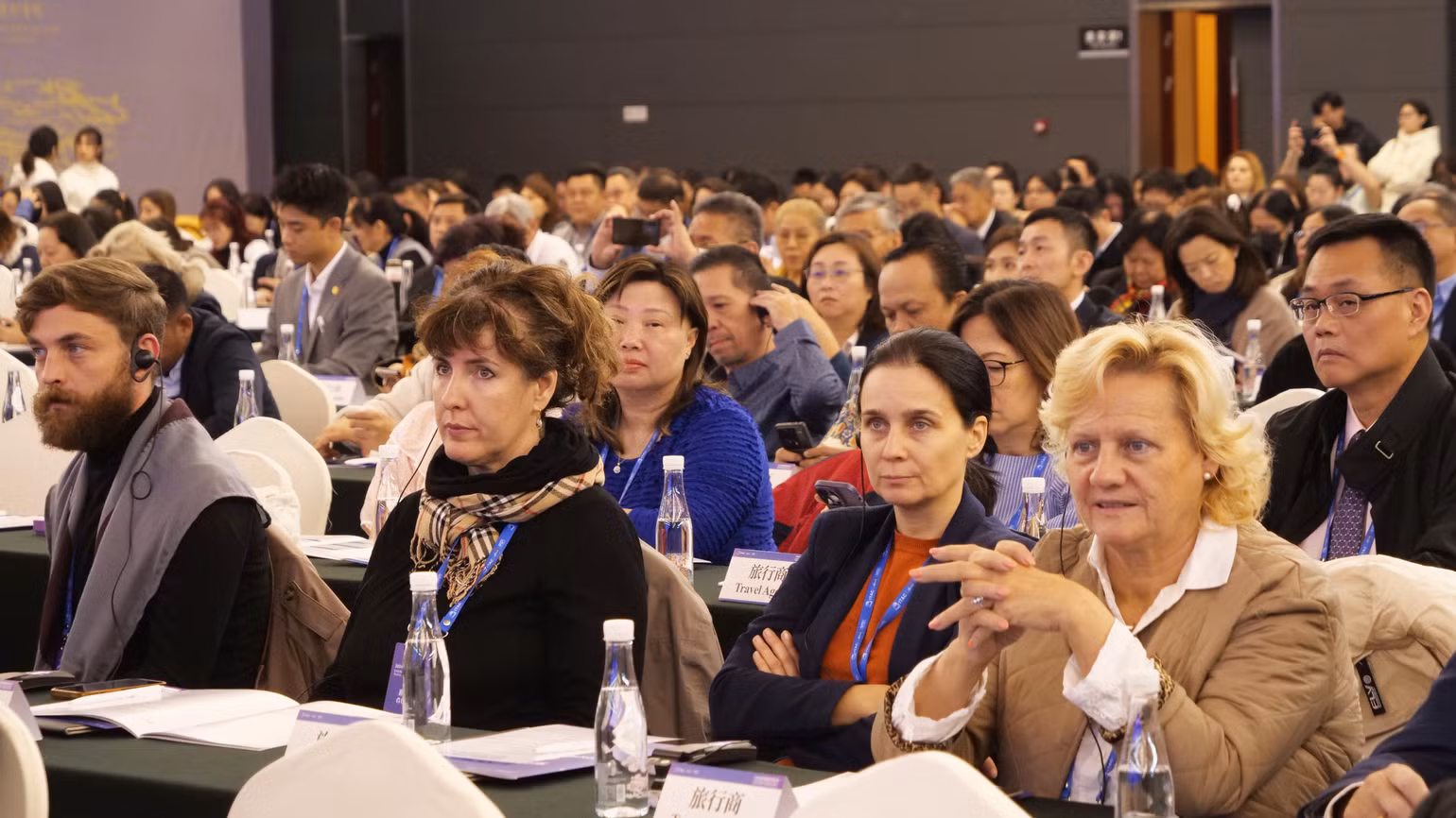 Đại biểu quốc tế dự Hội nghị các doanh nghiệp lữ hành quốc tế Trùng Khánh 2024. Đại biểu quốc tế dự Hội nghị các doanh nghiệp lữ hành quốc tế Trùng Khánh 2024.