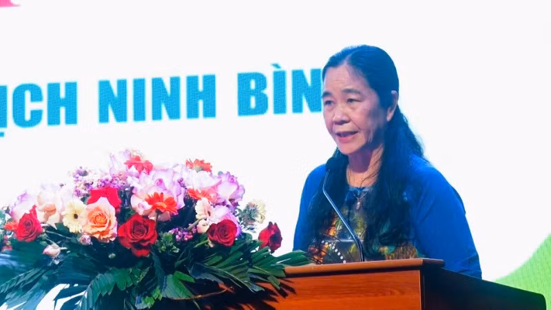 Chủ tịch Hiệp hội Du lịch Ninh Bình Dương Thị Thanh phát biểu tại buổi Tọa đàm. Chủ tịch Hiệp hội Du lịch Ninh Bình Dương Thị Thanh phát biểu tại buổi Tọa đàm.