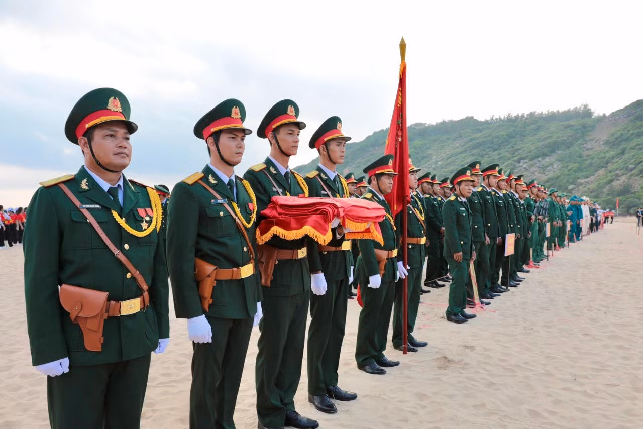 Các lực lượng vũ trang tham gia Lễ Thượng cờ.