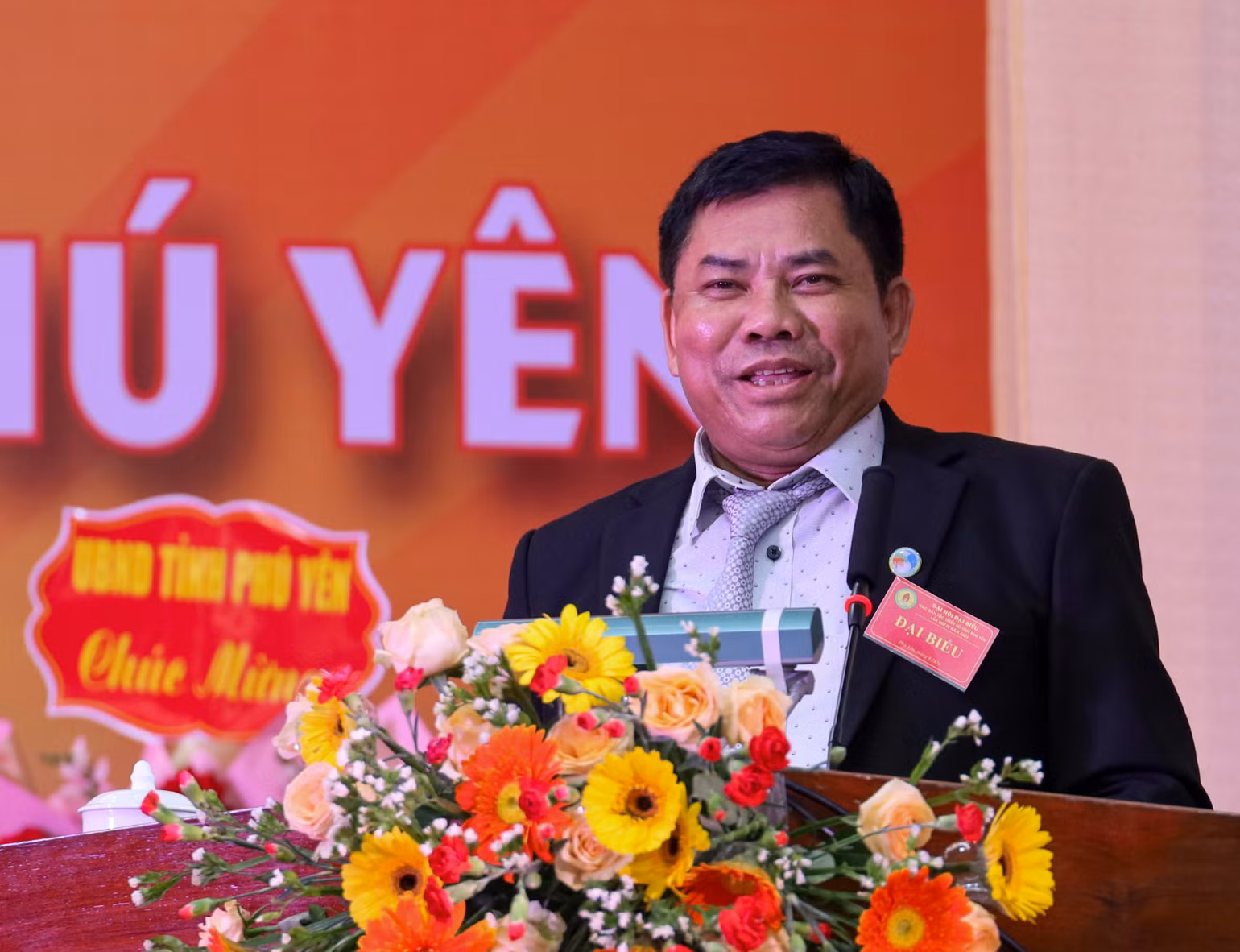 Đồng chí Y Thông, Thứ trưởng, Phó Chủ nhiệm Ủy ban Dân tộc phát biểu chỉ đạo Đại hội đại biểu các dân tộc thiểu số tỉnh Phú Yên lần thứ IV.