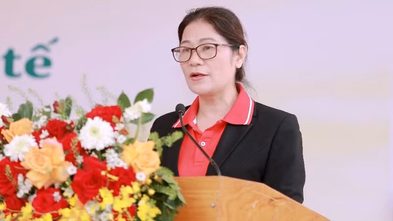 Chủ tịch Hội Chữ thập đỏ tỉnh Đắk Lắk Đặng Thị Hương phát biểu tại buổi lễ. Chủ tịch Hội Chữ thập đỏ tỉnh Đắk Lắk Đặng Thị Hương phát biểu tại buổi lễ.