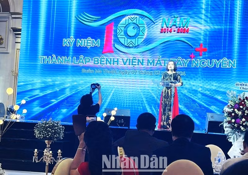 Phó Chủ tịch Ủy ban nhân dân tỉnh Đắk Lắk H’Yim Kdoh phát biểu tại Lễ kỷ niệm. Phó Chủ tịch Ủy ban nhân dân tỉnh Đắk Lắk H’Yim Kdoh phát biểu tại Lễ kỷ niệm.