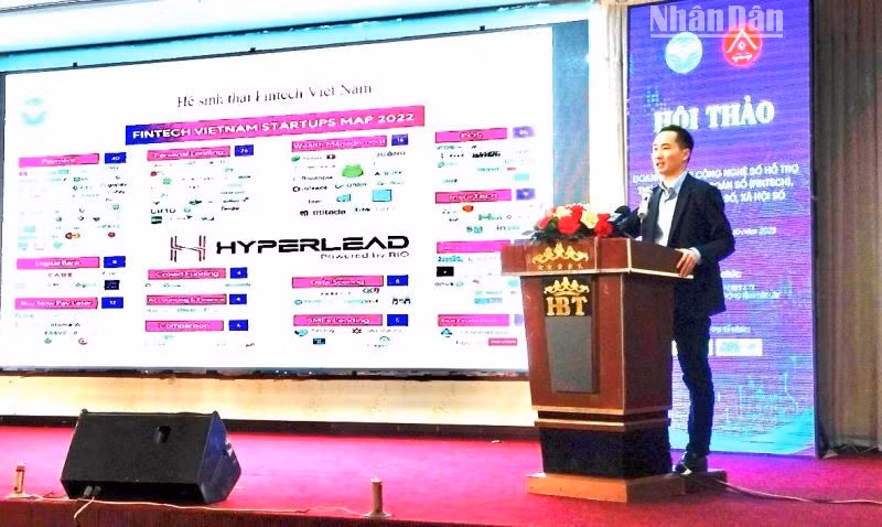 Phó Cục trưởng phụ trách Cục Công nghiệp Công nghệ thông tin và Truyền thông Nguyễn Thiện Nghĩa tham luận tại hội thảo. Phó Cục trưởng phụ trách Cục Công nghiệp Công nghệ thông tin và Truyền thông Nguyễn Thiện Nghĩa tham luận tại hội thảo.