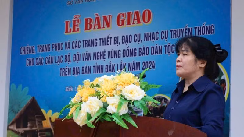 Phó Giám đốc Sở Văn hóa, Thể thao và Du lịch tỉnh Đắk Lắk Nguyễn Thụy Phương Hiếu phát biểu tại buổi lễ. Phó Giám đốc Sở Văn hóa, Thể thao và Du lịch tỉnh Đắk Lắk Nguyễn Thụy Phương Hiếu phát biểu tại buổi lễ.