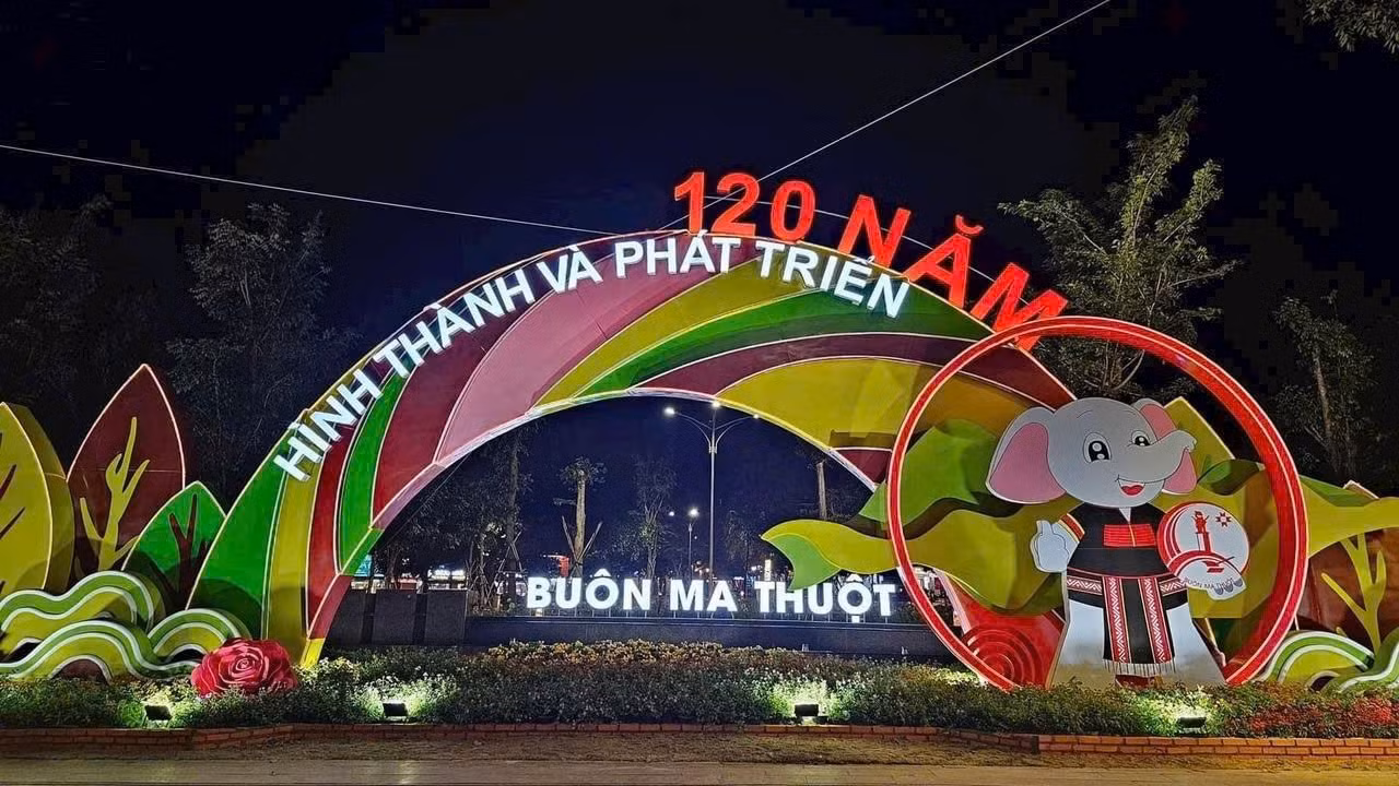 Đắk Lắk chào mừng kỷ niệm 120 năm Ngày thành lập tỉnh.
