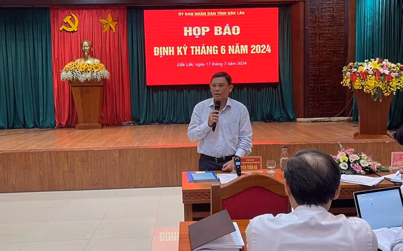 Phó Chủ tịch Thường trực Ủy ban nhân dân tỉnh Đắk Lắk Nguyễn Tuấn Hà cho biết, đã chỉ đạo cơ quan Công an vào cuộc điều tra xử lý nghiêm các đối tượng phá hoại vườn sầu riêng của nông dân. Phó Chủ tịch Thường trực Ủy ban nhân dân tỉnh Đắk Lắk Nguyễn Tuấn Hà cho biết, đã chỉ đạo cơ quan Công an vào cuộc điều tra xử lý nghiêm các đối tượng phá hoại vườn sầu riêng của nông dân.
