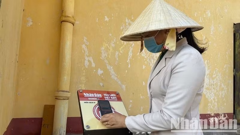 Đây là hoạt động nằm khuôn khổ Dự án “Yêu lắm Việt Nam” do Báo Nhân Dân phối hợp các đối tác công nghệ triển khai thực hiện nhằm hướng tới kỷ niệm 50 năm Ngày Giải phóng miền Nam, thống nhất đất nước. Đây là hoạt động nằm khuôn khổ Dự án “Yêu lắm Việt Nam” do Báo Nhân Dân phối hợp các đối tác công nghệ triển khai thực hiện nhằm hướng tới kỷ niệm 50 năm Ngày Giải phóng miền Nam, thống nhất đất nước.