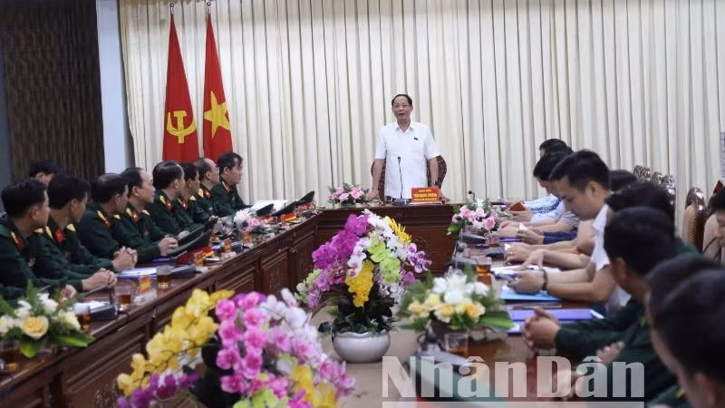 Phó Chủ tịch Quốc hội Trần Quang Phương phát biểu tại buổi làm việc. Phó Chủ tịch Quốc hội Trần Quang Phương phát biểu tại buổi làm việc.