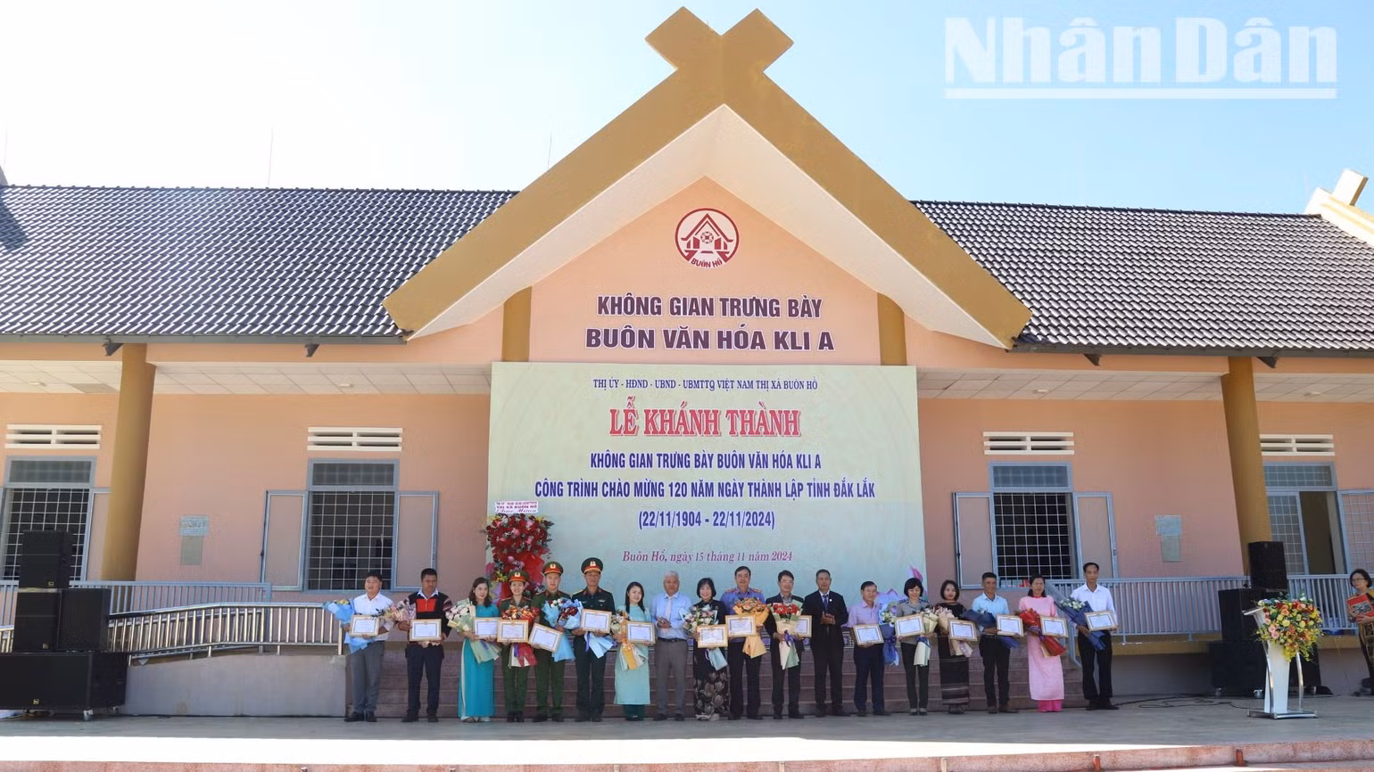 Thị ủy Buôn Hồ biểu dương, khen thưởng cho các tập thể và cá nhân có thành tích xuất sắc trong việc học tập và làm theo Bác năm 2024.