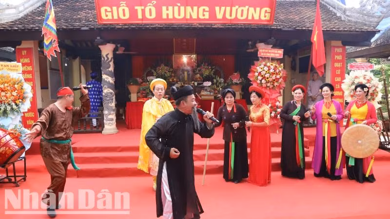 Và chương trình biểu diễn hát chèo, quan họ...
