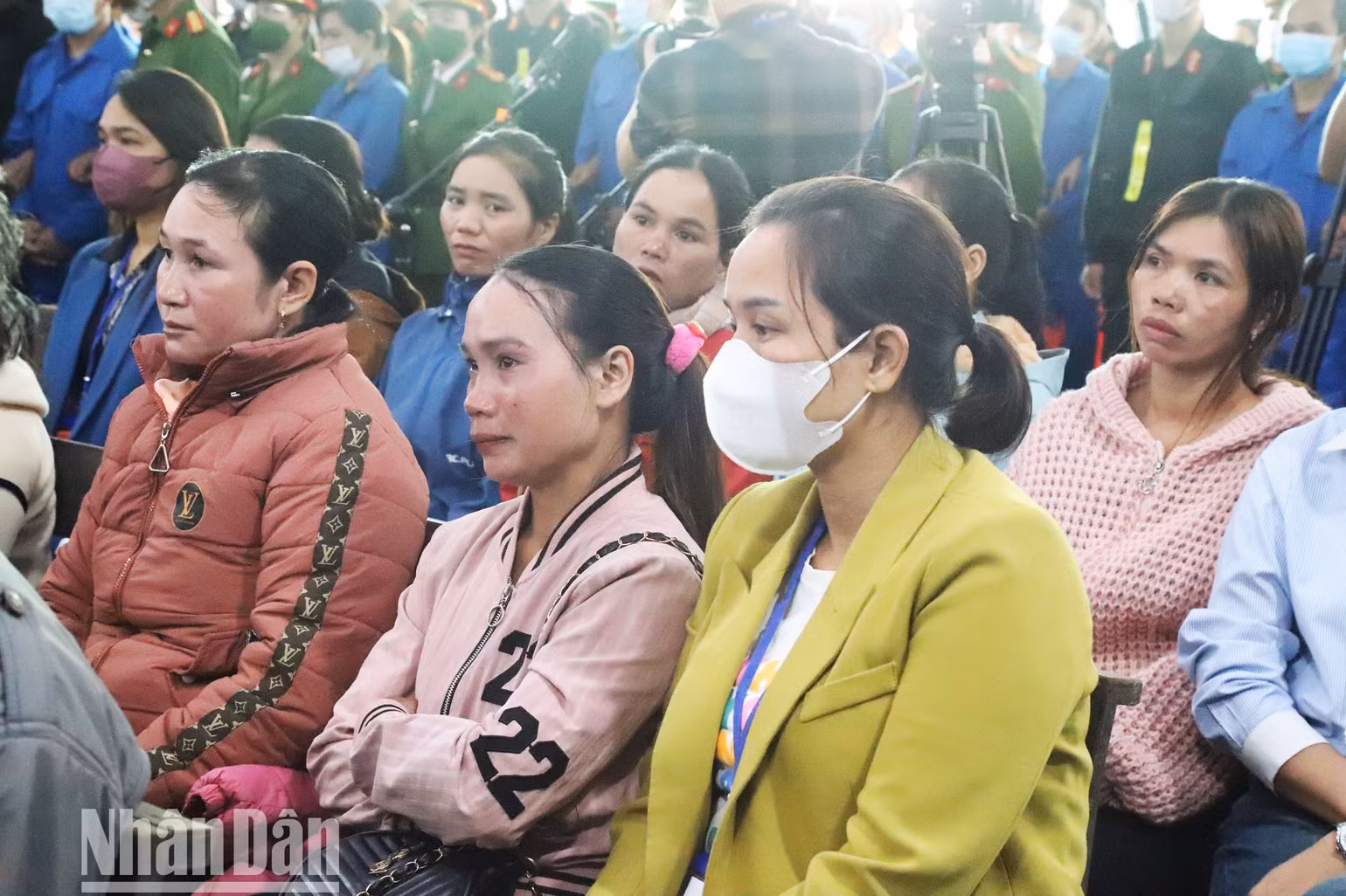 Thân nhân các bị hại tại phiên tòa. Thân nhân các bị hại tại phiên tòa.