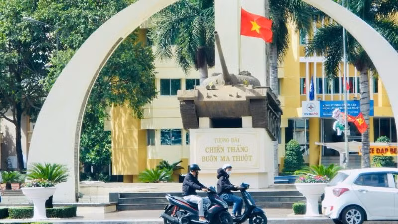 Tượng đài chiến thắng Buôn Ma Thuột.