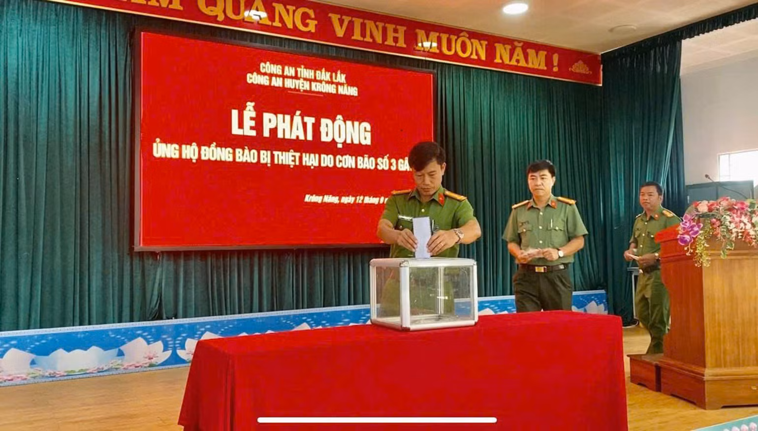 Công an huyện Krông Năng phát động toàn bộ cán bộ, chiến sĩ ủng hộ đồng bào vùng lũ lụt các tỉnh phía bắc.