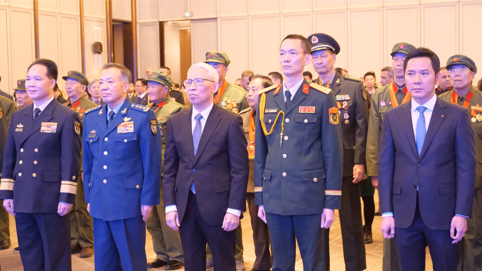 Các quan khách Việt Nam và Trung Quốc tại sự kiện.