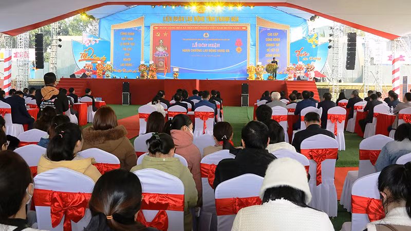 Quang cảnh buổi lễ. Quang cảnh buổi lễ.