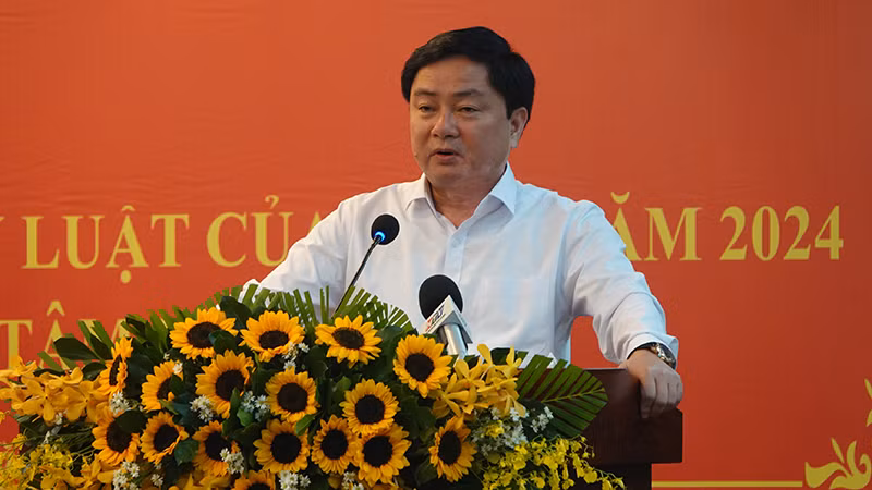 Đồng chí Nguyễn Văn Quyết, Phó Chủ nhiệm Ủy ban Kiểm tra Trung ương phát biểu chỉ đạo hội nghị.