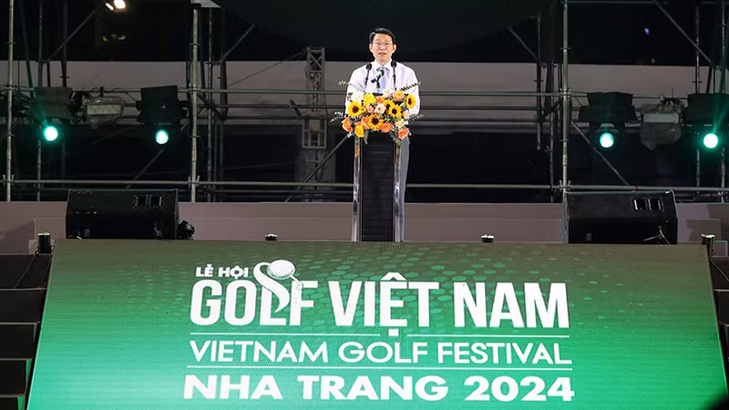Ông Đinh Văn Thiệu, Phó Chủ tịch Ủy ban nhân dân tỉnh Khánh Hòa phát biểu tại lễ khai mạc. (Ảnh BTC)