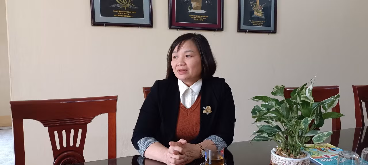 Cô Bùi Thị Thúy, Hiệu trưởng Trường THCS Phú Xuân (thành phố Thái Bình) cho rằng, cần có một hướng mở đáp ứng nguyện vọng được học thêm của phụ huynh và học sinh. Cô Bùi Thị Thúy, Hiệu trưởng Trường THCS Phú Xuân (thành phố Thái Bình) cho rằng, cần có một hướng mở đáp ứng nguyện vọng được học thêm của phụ huynh và học sinh.