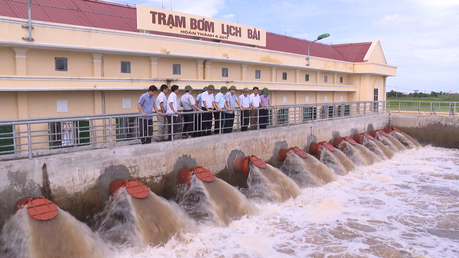 Việc duy tu, bảo dưỡng và phát huy hiệu quả các trạm bơm góp phần quan trọng vào việc tưới tiêu vùng nội đồng, tránh úng lụt cho nhiều diện tích sản xuất của tỉnh Thái Bình. Việc duy tu, bảo dưỡng và phát huy hiệu quả các trạm bơm góp phần quan trọng vào việc tưới tiêu vùng nội đồng, tránh úng lụt cho nhiều diện tích sản xuất của tỉnh Thái Bình.