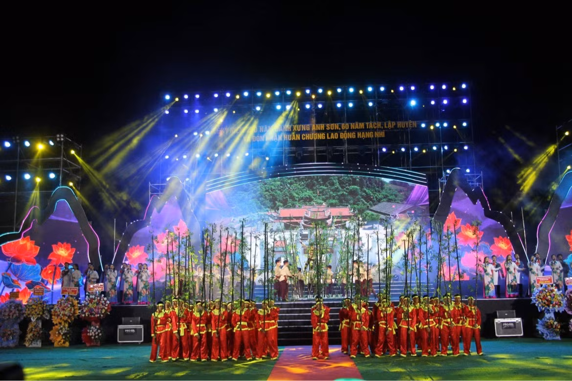 Chương trình biểu diễn tại buổi lễ.