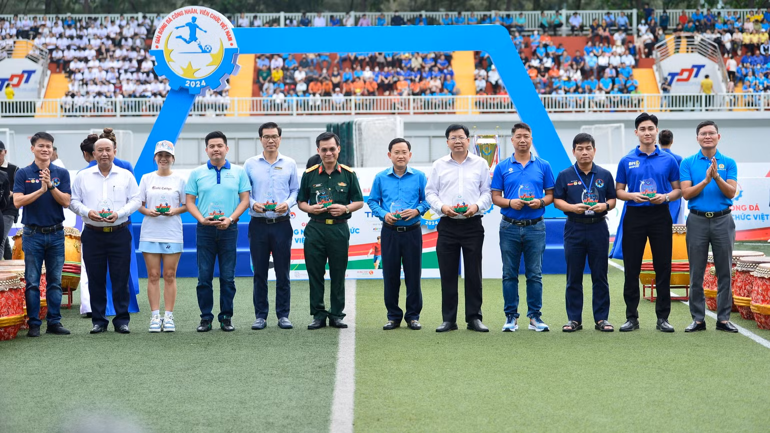 Ban tổ chức tri ân các đơn vị đồng hành cùng giải đấu. Ban tổ chức tri ân các đơn vị đồng hành cùng giải đấu.