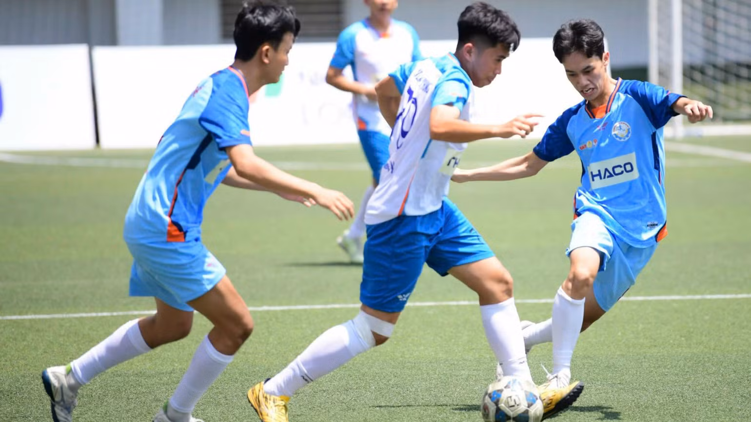 Các trận đấu diễn ra hấp dẫn ngay ở các lượt trận vòng bảng. Các trận đấu diễn ra hấp dẫn ngay ở các lượt trận vòng bảng.