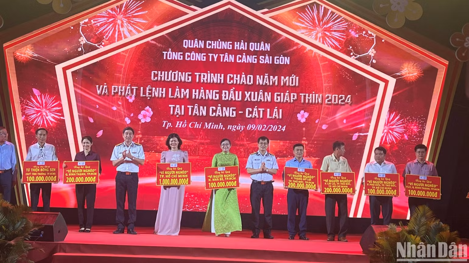 Tổng Công ty Tân cảng Sài Gòn ủng hộ gần 3 tỷ đồng cho Quỹ vì người nghèo của Thành phố Hồ Chí Minh và các địa phương của thành phố.