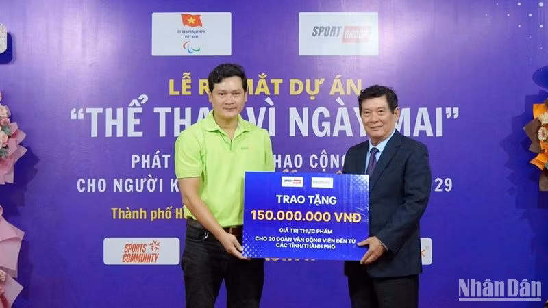 Sport Group trao phần quà là thực phẩm cho 20 đoàn vận động viên khuyết tật đến từ các tỉnh, thành phố