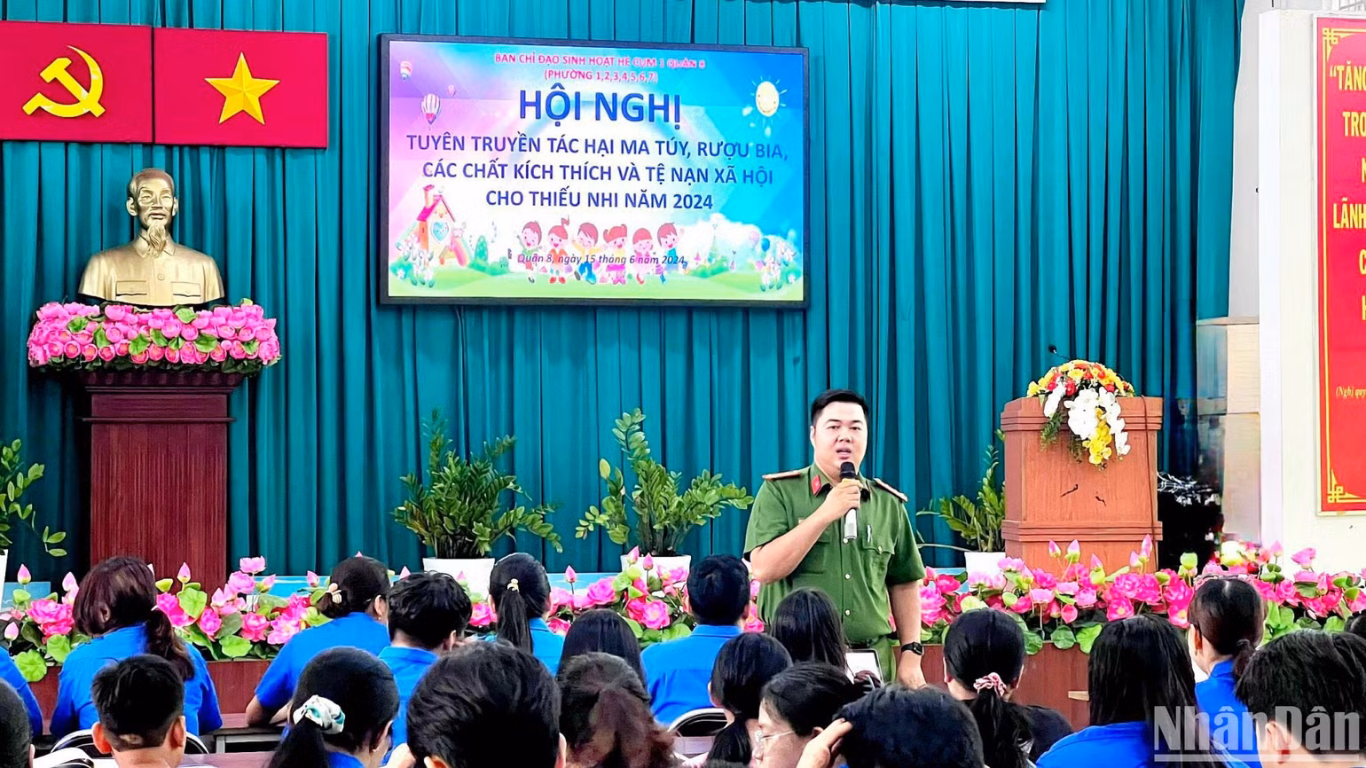 Hội nghị thông tin về tác hại của ma tuý tại quận 8