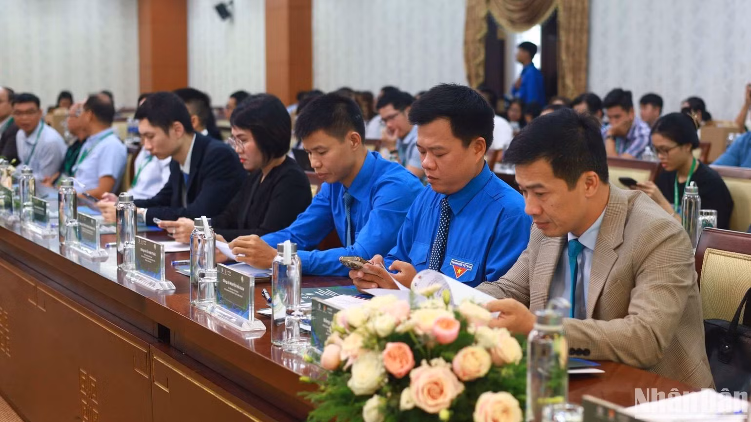 Các đại biểu dự chương trình tọa đàm.