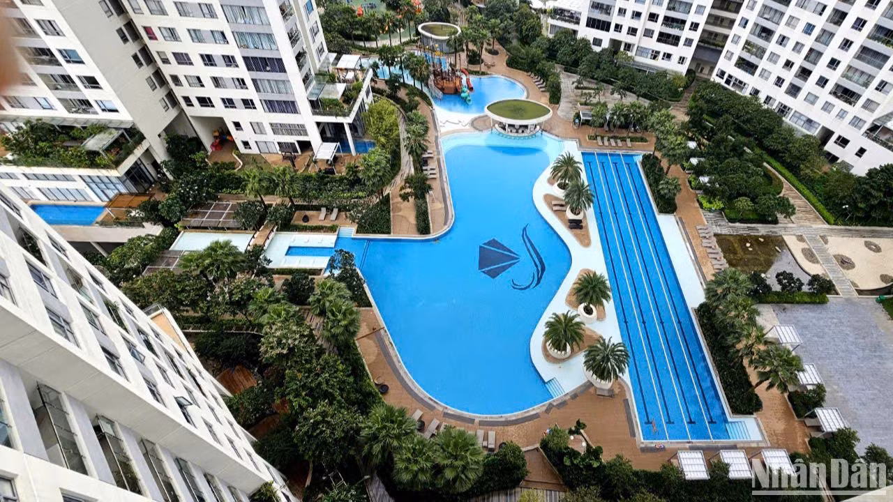 Nhiều cư dân ở đây cho rằng nhà thầu đã lừa dối và không thực hiện đúng những gì đã cam kết với khách hàng. Nhiều cư dân ở đây cho rằng nhà thầu đã lừa dối và không thực hiện đúng những gì đã cam kết với khách hàng.