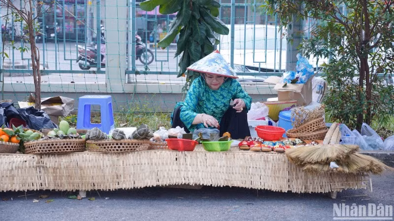 Ban tổ chức tái hiện một gian hàng ẩm thực đường phố tại chương trình Ban tổ chức tái hiện một gian hàng ẩm thực đường phố tại chương trình