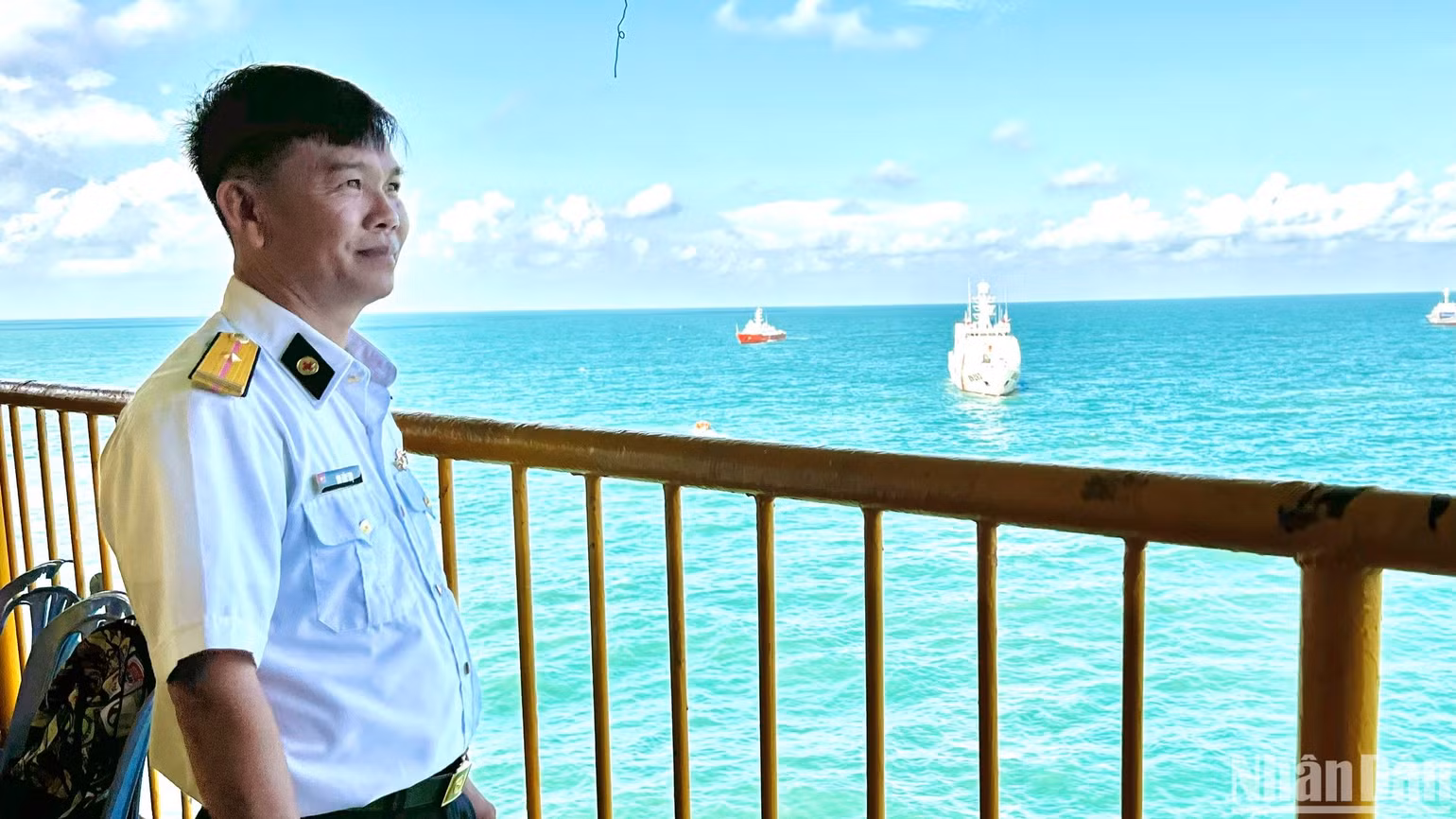 Thiếu tá Bùi Văn Thọ, quân y nhà giàn DK1/10 có 8 năm gắn với công tác y tế tại nhà giàn.