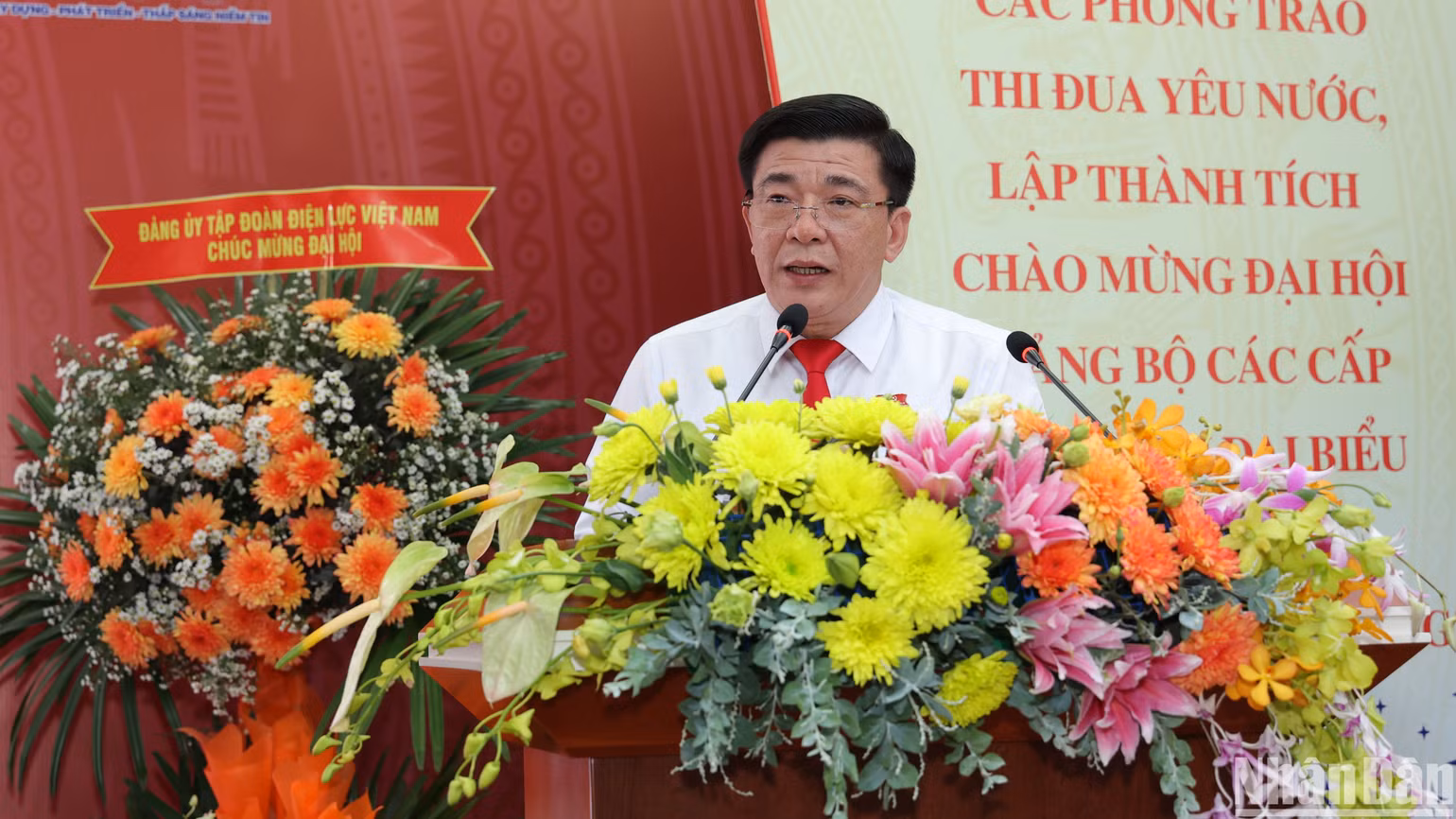 Bí thư Đảng ủy, Chủ tịch Hội đồng thành viên Tổng Công ty Điện lực miền nam Lê Văn Trang phát biểu tại đại hội.
