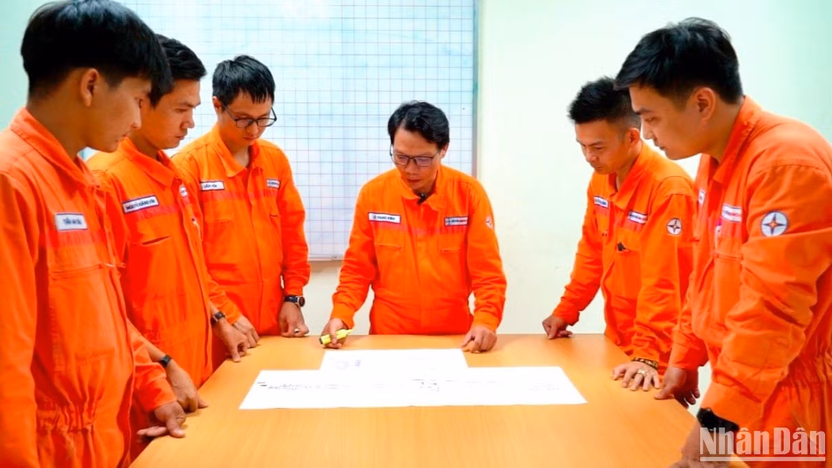 Phong trào sáng tạo liên tục trong công việc nhận được sự tham gia sôi nổi của cán bộ, công nhân viên Công ty EPS. Phong trào sáng tạo liên tục trong công việc nhận được sự tham gia sôi nổi của cán bộ, công nhân viên Công ty EPS.