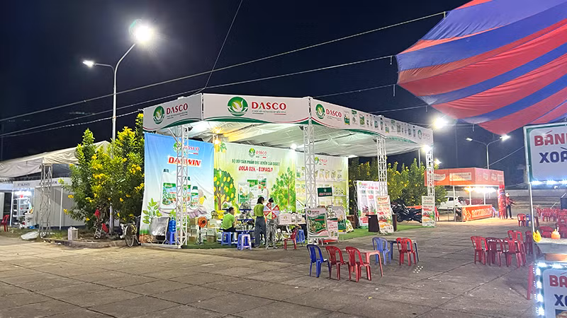 Một khu vực trưng bày, triển lãm tại hội chợ. Một khu vực trưng bày, triển lãm tại hội chợ.