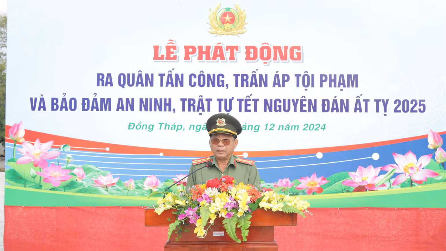 Đại tá Nguyễn Văn Hiểu, Giám đốc Công an tỉnh Đồng Tháp phát biểu tại lễ phát động. (Ảnh: PHƯỚC THANH)
