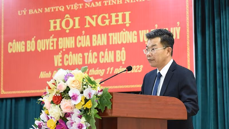 Tân Chủ tịch Ủy ban Mặt trận Tổ quốc Việt Nam tỉnh Ninh Bình Nguyễn Hoàng Hà phát biểu nhận nhiệm vụ. (Ảnh: XUÂN TRƯỜNG) Tân Chủ tịch Ủy ban Mặt trận Tổ quốc Việt Nam tỉnh Ninh Bình Nguyễn Hoàng Hà phát biểu nhận nhiệm vụ. (Ảnh: XUÂN TRƯỜNG)