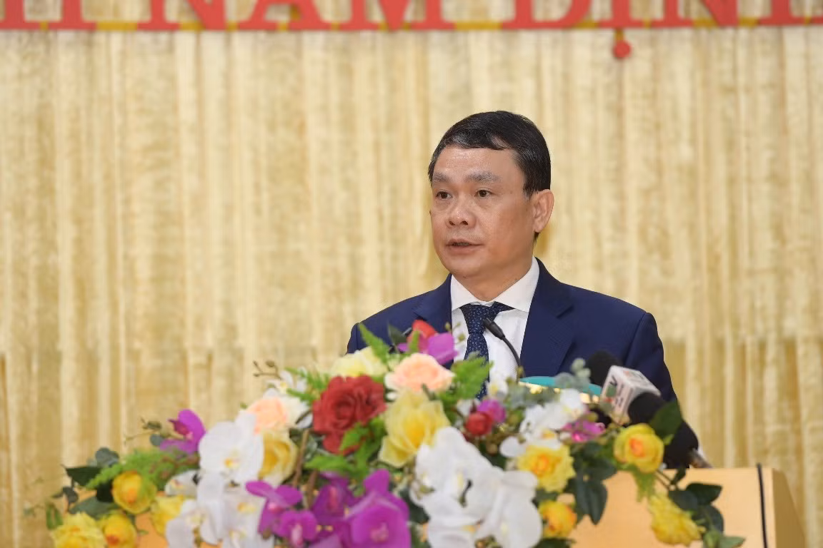 Đồng chí tân Bí thư Tỉnh ủy Nam Định Đặng Khánh Toàn phát biểu nhận nhiệm vụ. Đồng chí tân Bí thư Tỉnh ủy Nam Định Đặng Khánh Toàn phát biểu nhận nhiệm vụ.